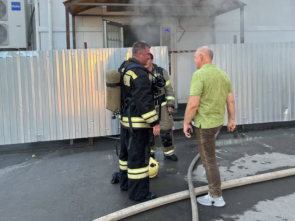 Мэр Воронин прибыл на сгоревший рынок в Волжском