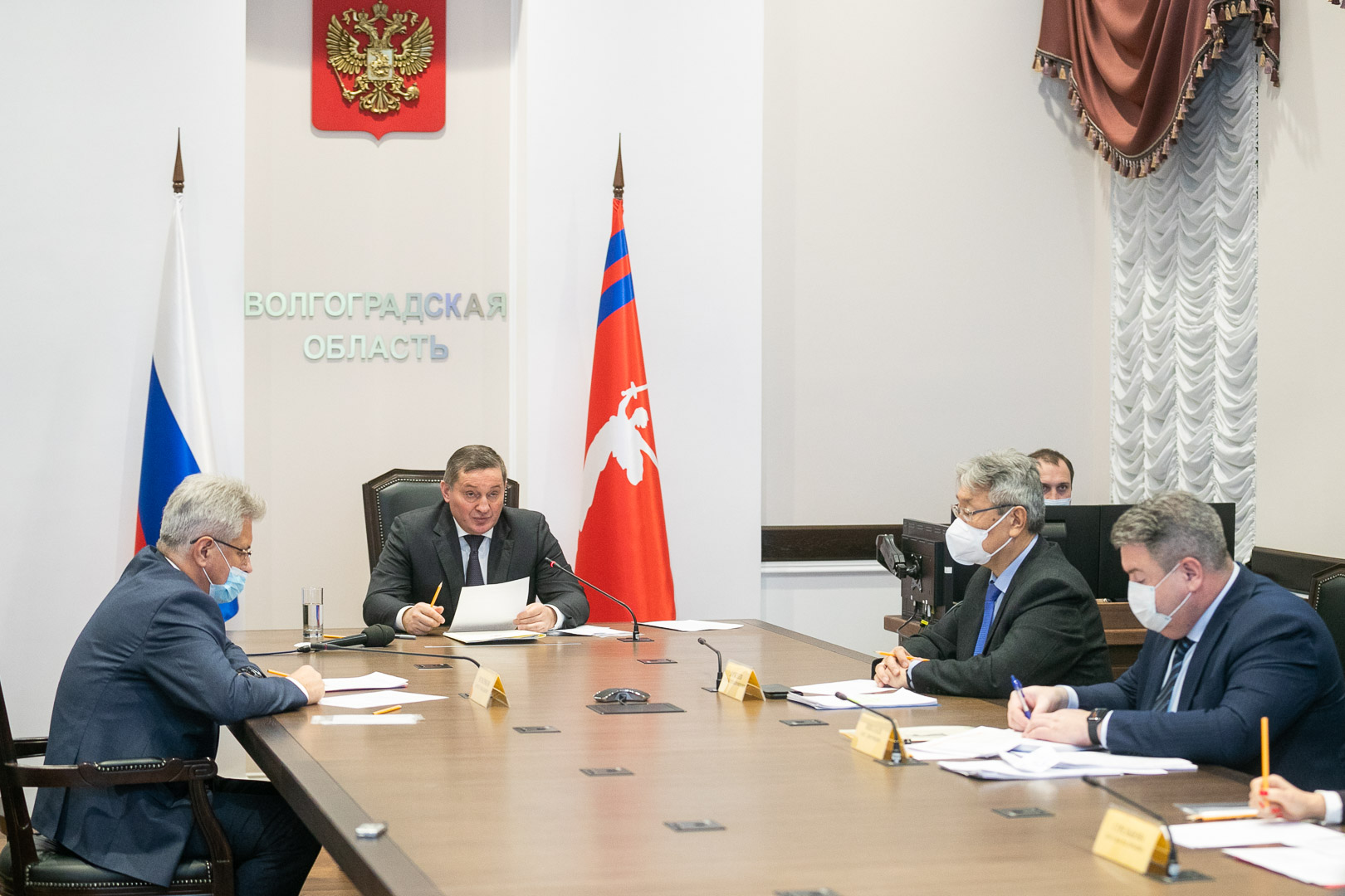 Андрей Бочаров отправляет волгоградцев на «удаленку»