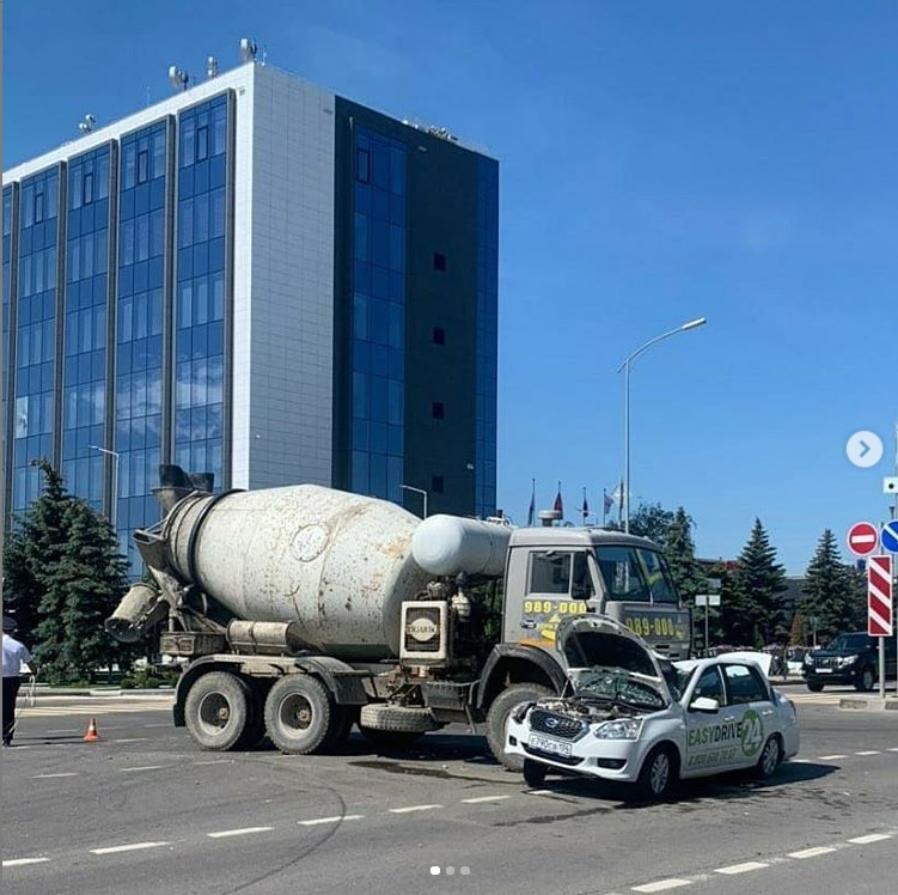 Задавила бетономешалка, пассажир умер в больнице: в полиции рассказали подробности ДТП на западе Волгограда