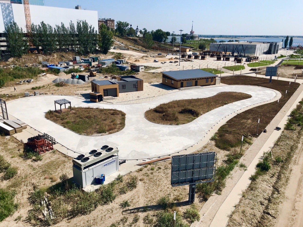 Каток начали заливать в +6 в пойме реки Царицы в Волгограде 