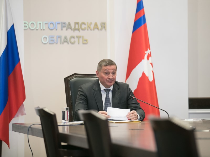 Губернатор Андрей Бочаров раздал задания чиновникам перед затяжными выходными