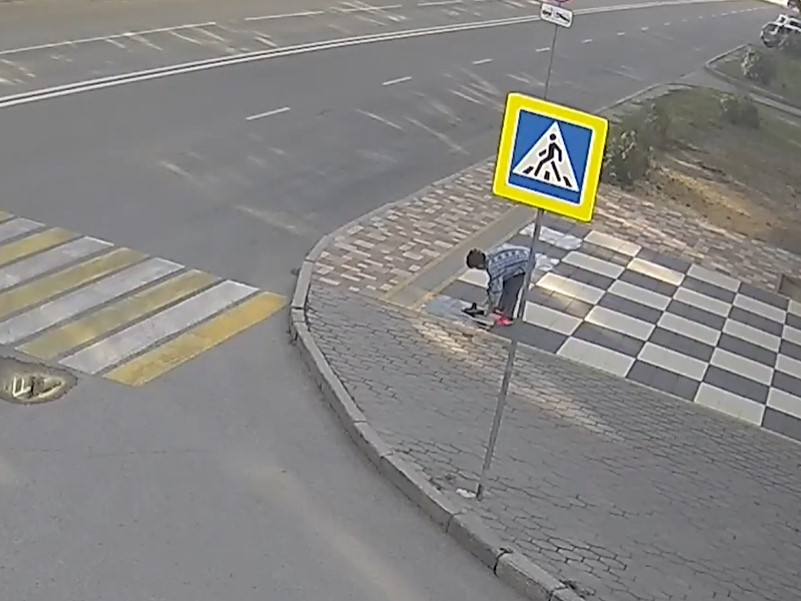 Пенсионерка изуродовала арт-объект в Волгограде 