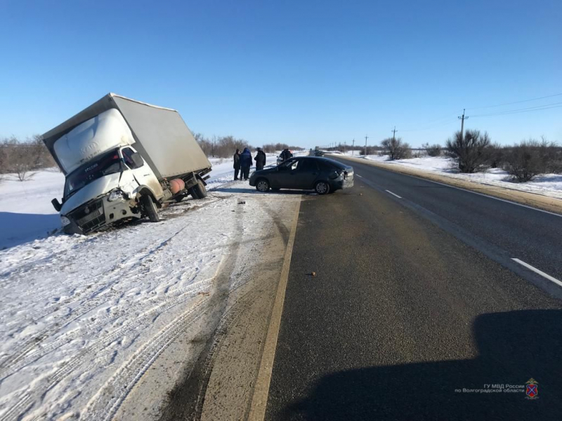 Водитель из Челябинска неудачно пошел на обгон «Газели» на трассе в Волгоградской области