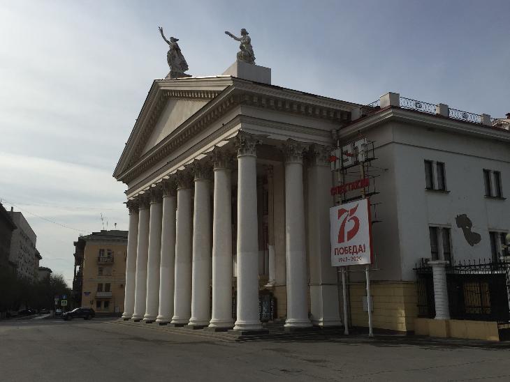 Стало известно имя директора театра с самой большой зарплатой  в Волгограде