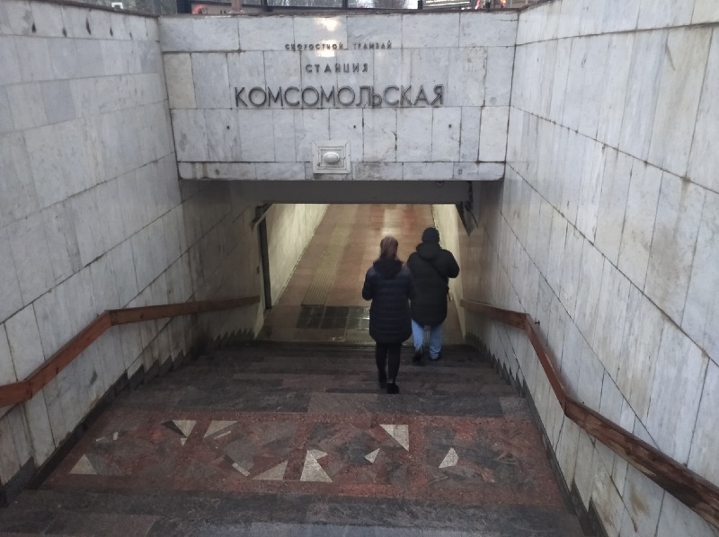 Станции Волгоградского скоростного трамвая трещат по швам: фоторепортаж