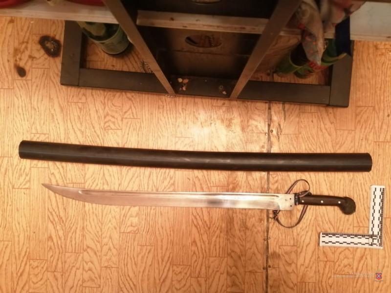 Не поделили женщину: волгоградец напал с шашкой на бывшего мужа возлюбленной