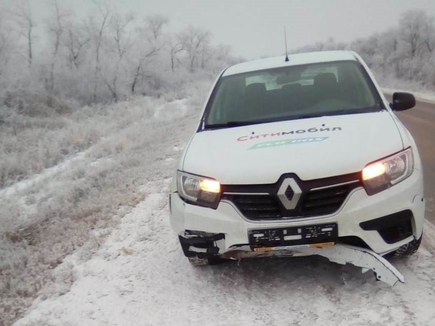 Таксист «Ситимобил» разбил голову в ДТП по дороге в аэропорт