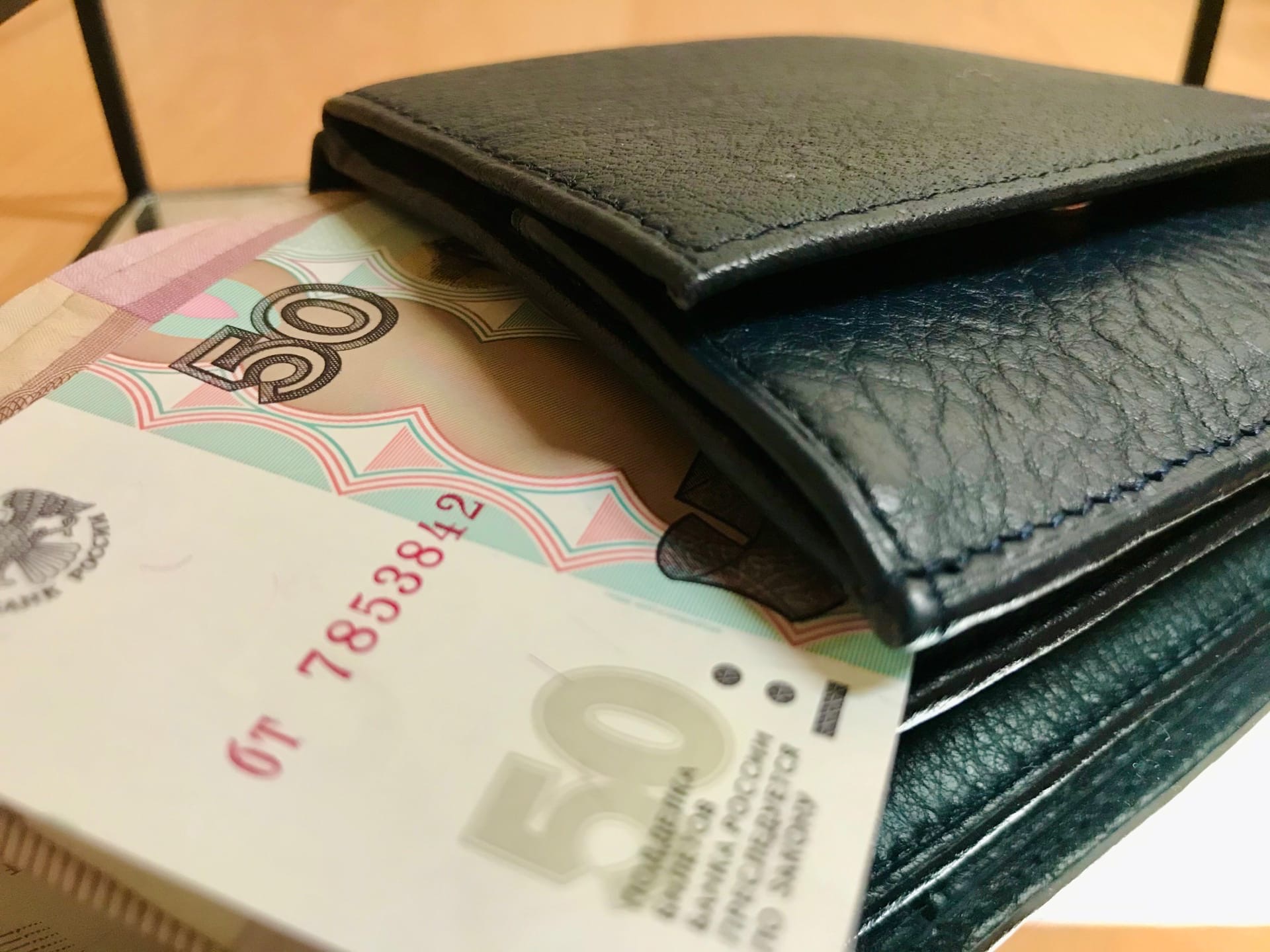 В Красноармейском районе Волгограда на взятках пойманы трое коммунальщиков