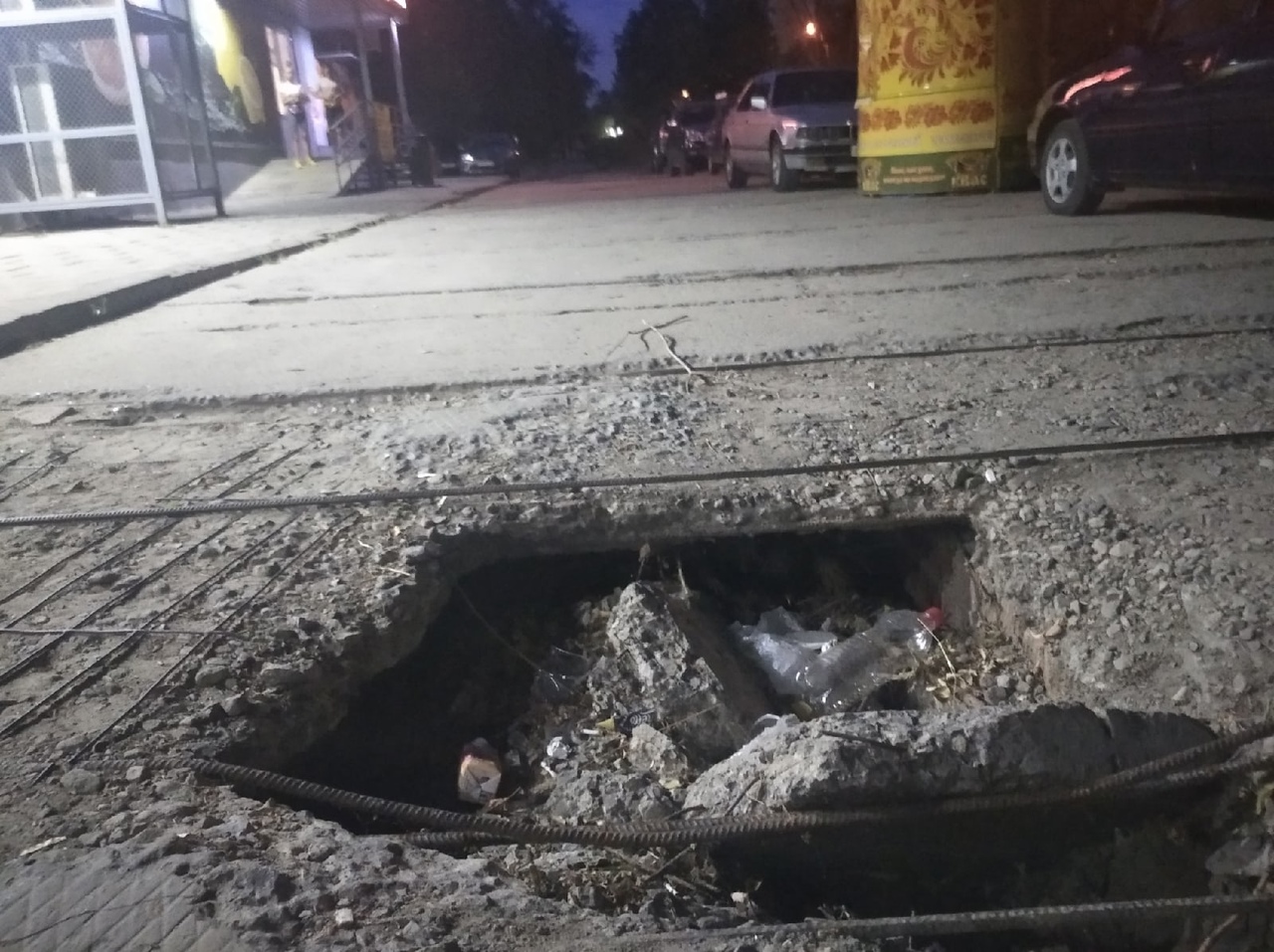 В Краснооктябрьском районе Волгограда асфальт уходит под землю