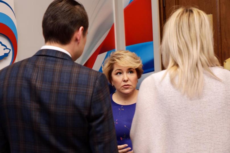 Самоизоляция и Конституция: волгоградский депутат Госдумы Ирина Гусева ушла в социальные сети, и рассказывает людям об изменениях в основной закон