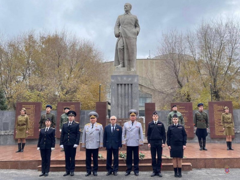 Волгоградские полицейские отмечают профессиональный праздник