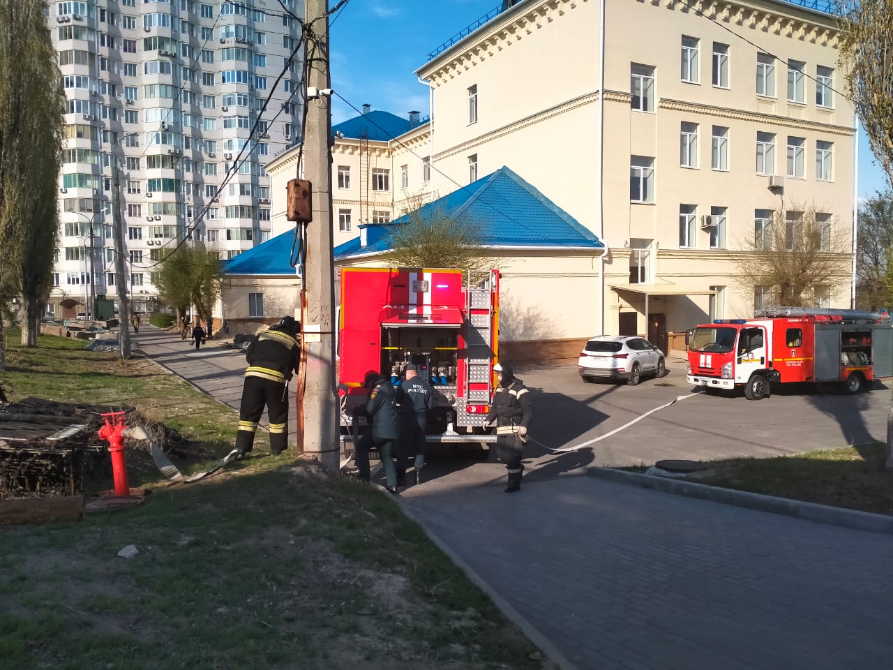 В Волгограде срочно эвакуируют школу олимпийского резерва после сообщений о ее минировании