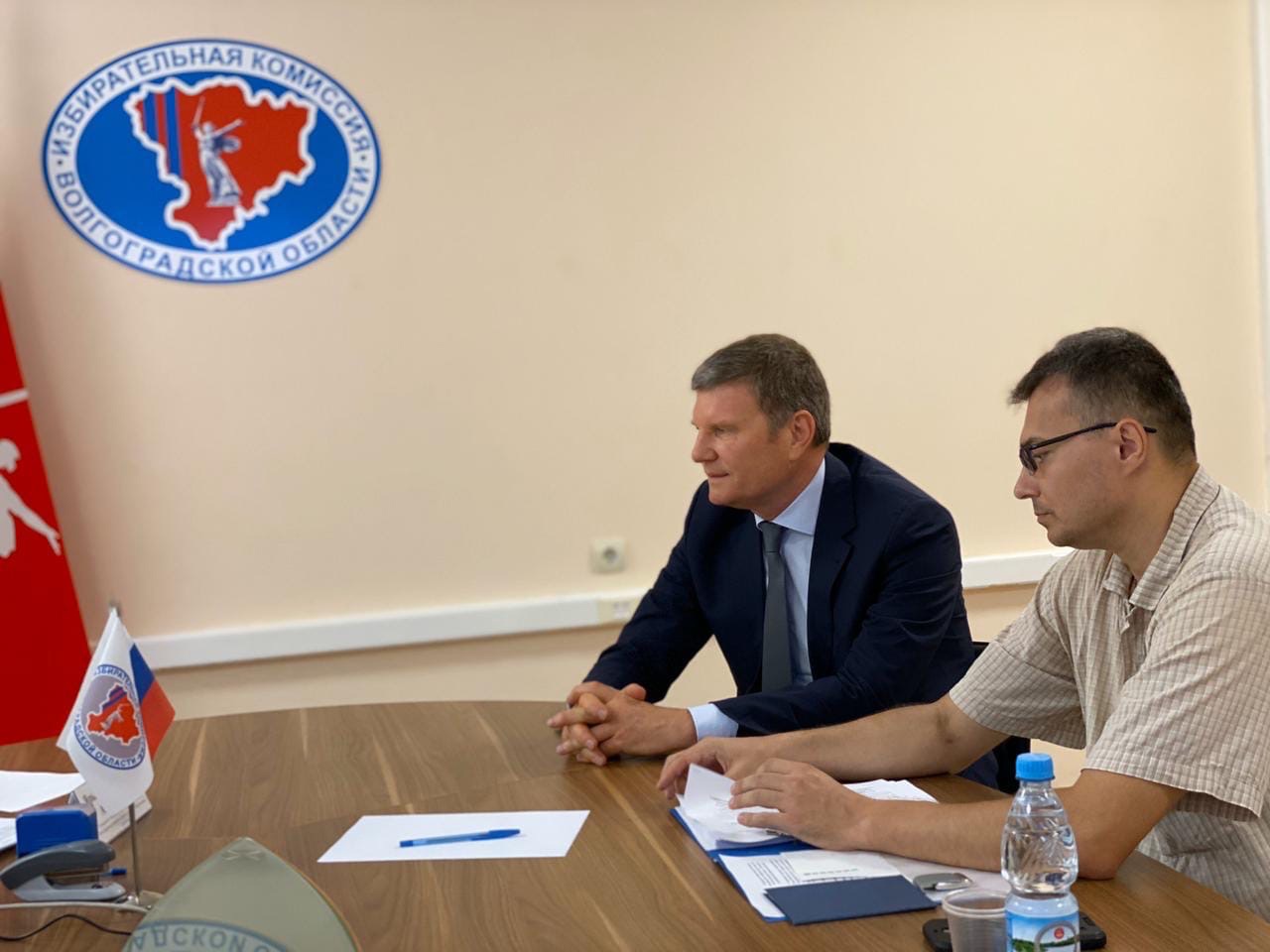 Олег Савченко сдал документы в избирком для участия в выборах в Госдуму РФ от Волгоградской области