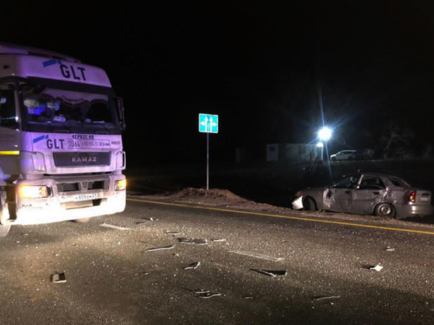 На фуре царапины, легковушка – в утиль: в Волгоградской области седан столкнулся с большегрузом