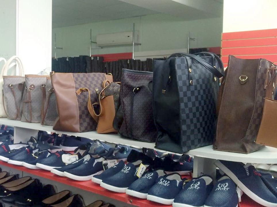 20 тысячами рублей хотел откупиться от полицейских владелец магазина с фейковыми брендами в Волгограде