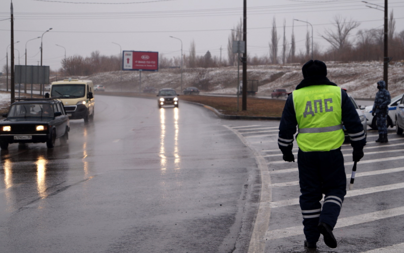 Водитель грузовика устроил тройное ДТП с пенсионерами в Волгограде