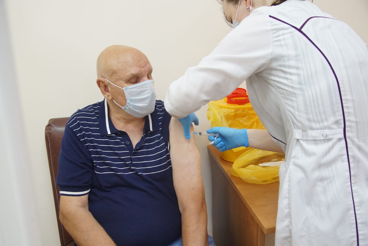 Волгоградские депутаты массово прививаются от коронавируса 