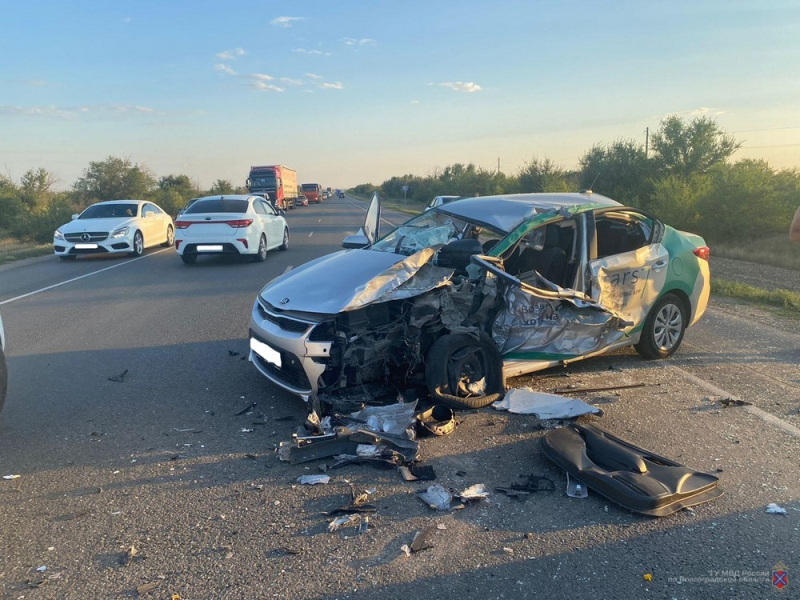 Каршеринговый автомобиль попал в смертельное ДТП на трассе в Волгоградской области