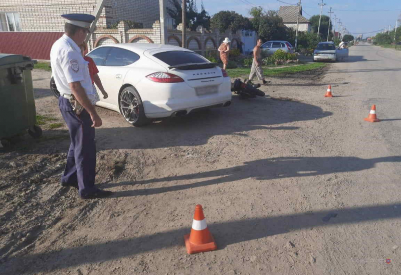 Жительница Волгоградской области на дорогущем спортивном авто сбила 14-летнего скутериста