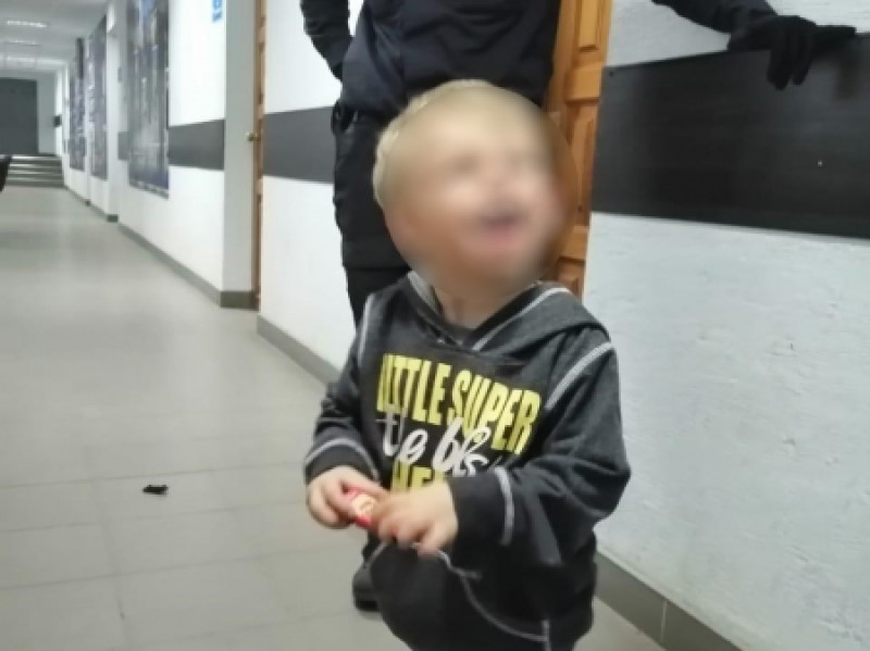 «Попросила присмотреть 10 минут и исчезла»: волгоградка бросила своего ребенка на улице с незнакомкой 