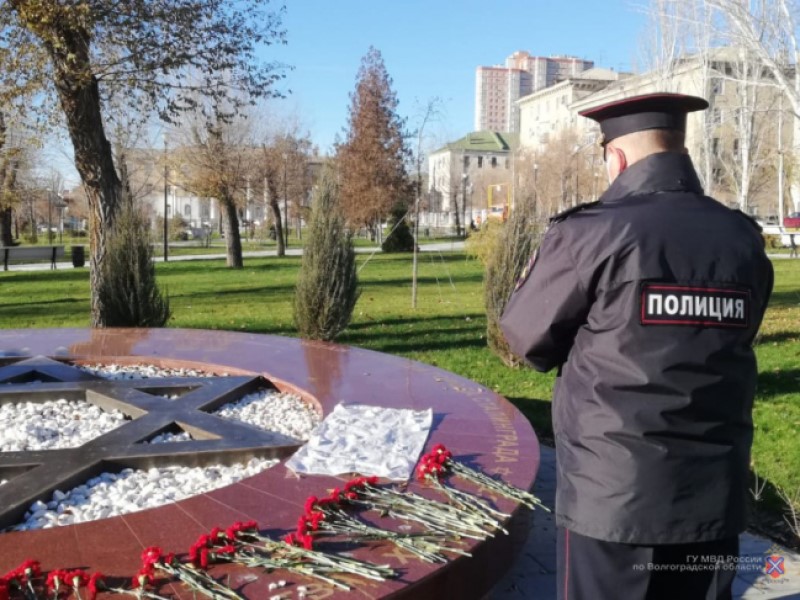 Вандалы изуродовали памятник жертвам Холокоста в Волгограде