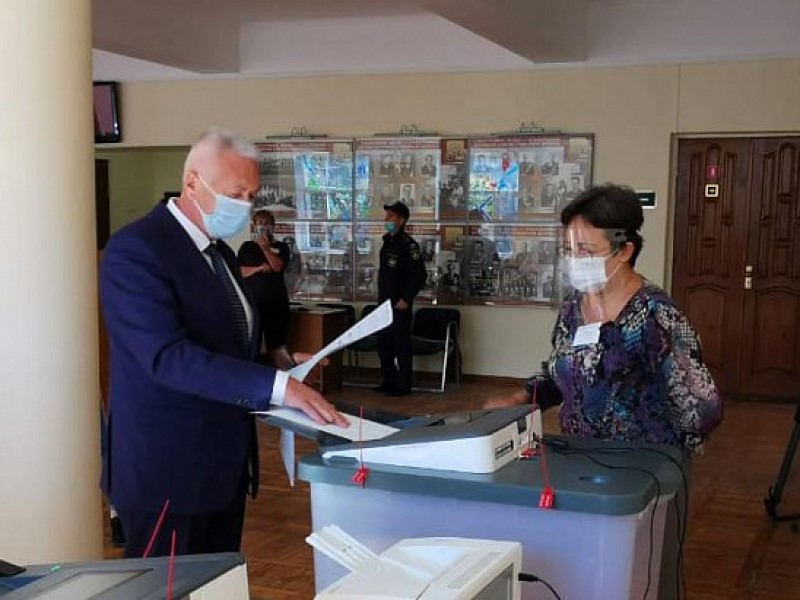 «За тех, кому доверяю»: председатель Волгоградской облдумы Александр Блошкин проголосовал