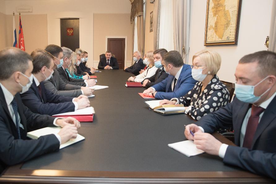 Толпа чиновников завалилась сегодня в кабинет губернатора Волгоградской области