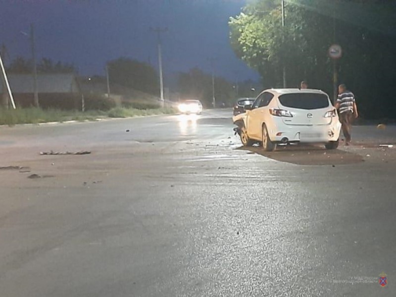 Mazda и автобус столкнулись на юге Волгограда: пострадал школьник