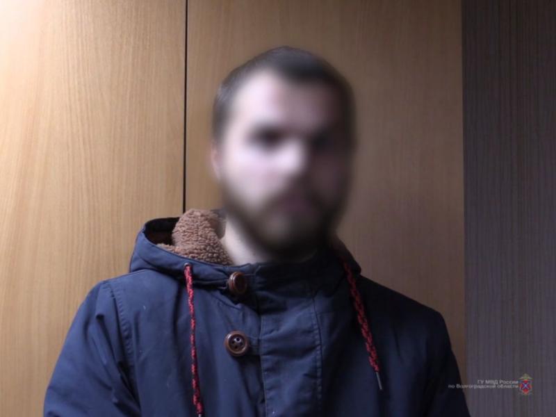Наркотики, телефон и еду купил на награбленные деньги бывший зек в Волгограде  