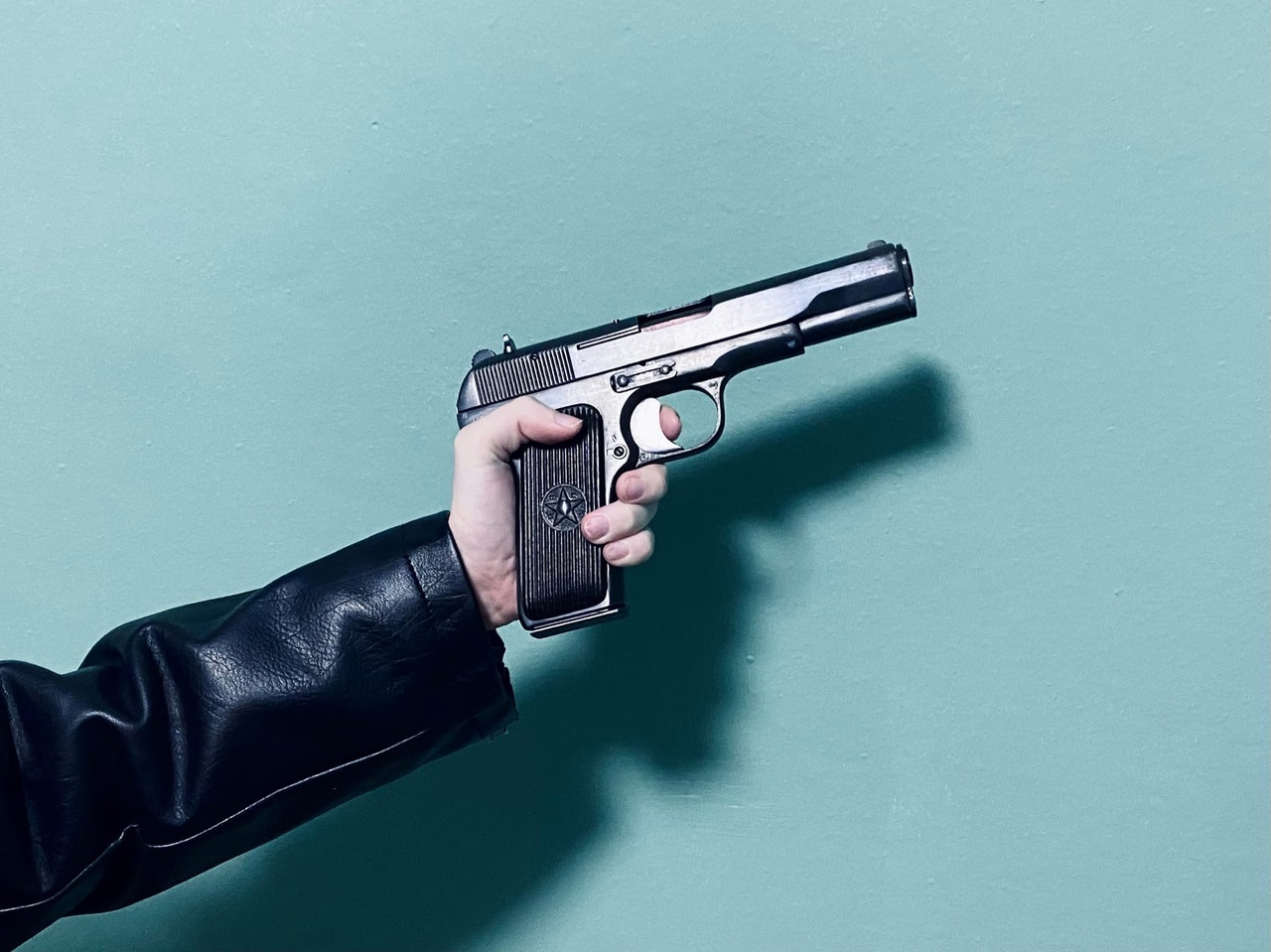 Волгоградцам разрешили избивать любителей поугрожать и пробравшихся в их дом негодяев