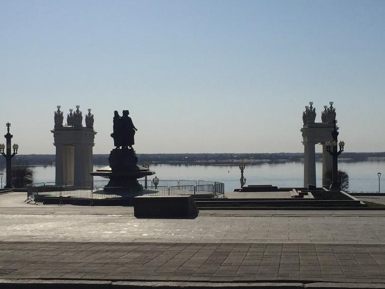  Выдавать аттестаты выпускникам школ начали в Волгограде