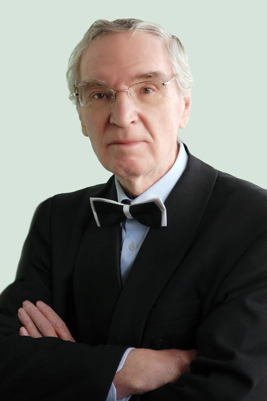 Упал с балкона и разбился насмерть главный дирижёр Волгоградского музыкального театра