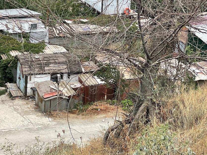 Волгоградский берег Волги превратили в трущобы Сайгона