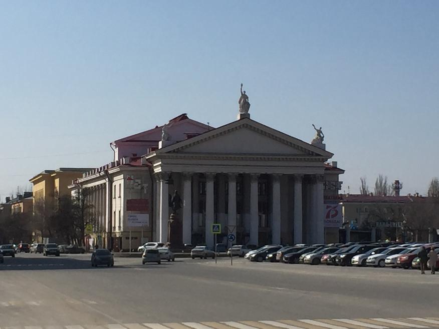 В центре Волгограда начали монтировать трибуны в преддверии Парада Победы 
