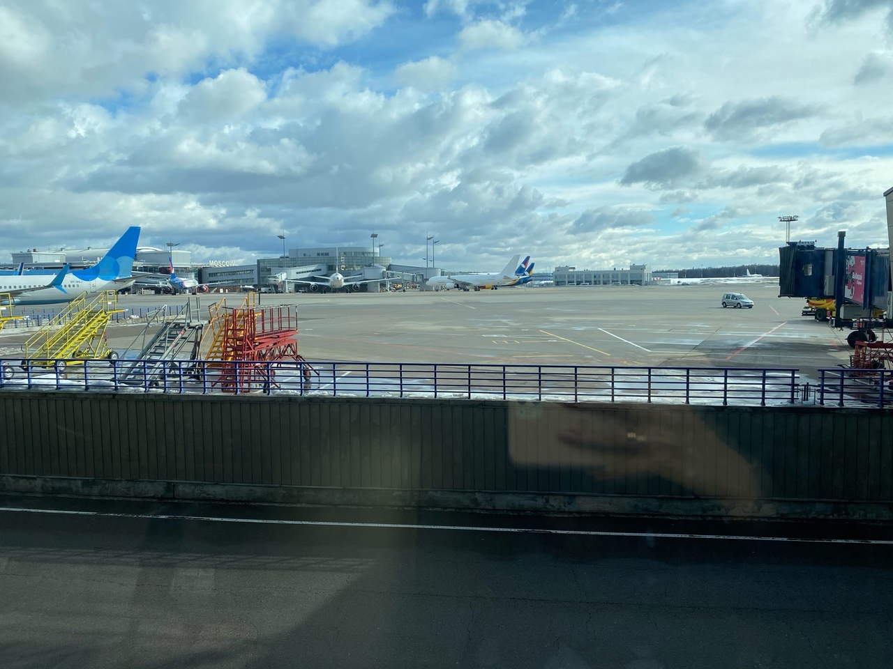 В Волгоградском аэропорту из-за урагана задержали три рейса 