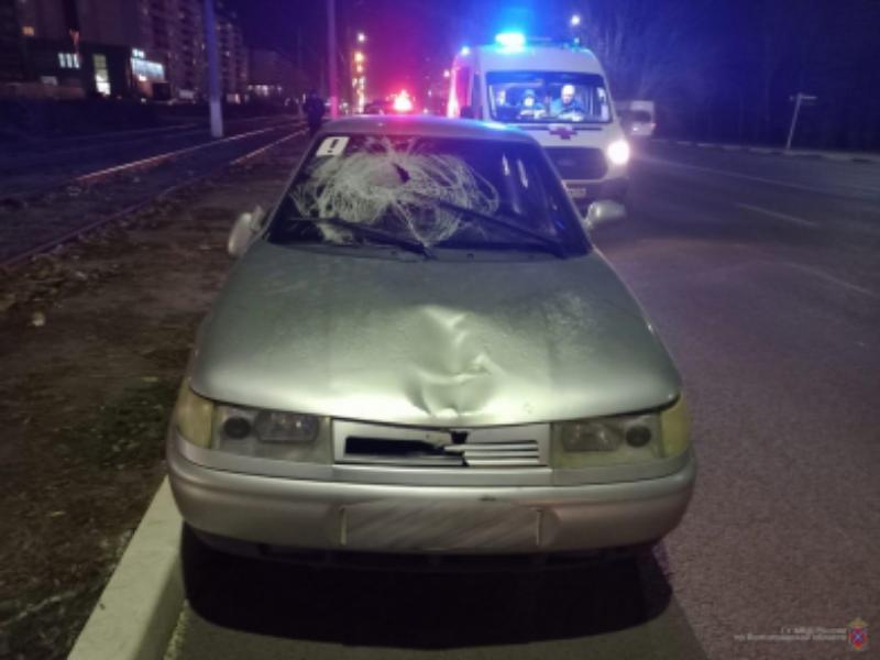 В Волжском водитель «двенашки» сбил женщину насмерть 