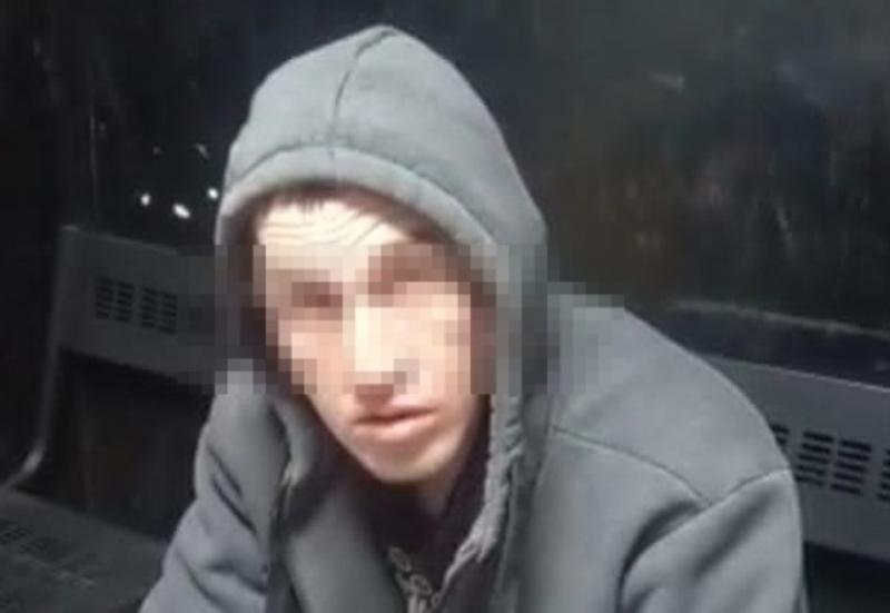 Назад в девяностые: волгоградец украл магнитолу из чужого авто