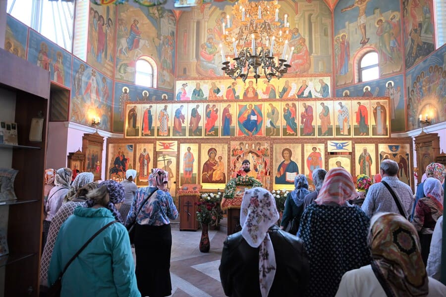 На заводе «Красный Октябрь» проводят церковные службы