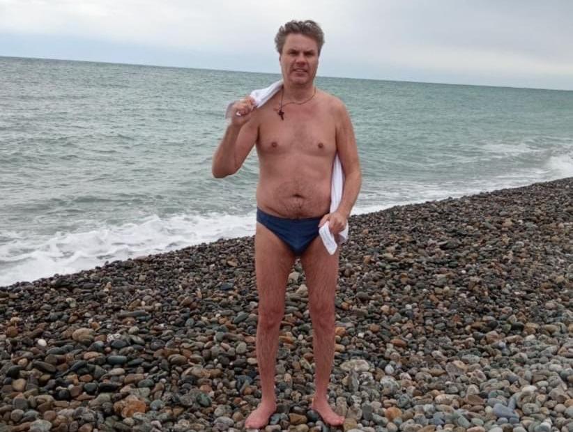 Руководитель областного "Яблоко" выставляет фото топлес из Сочи