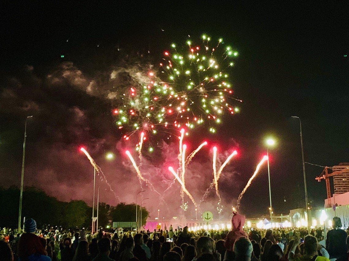 За 300 тысяч бюджетных рублей волгоградцам покажут красочный фейерверк в новогоднюю ночь-2022