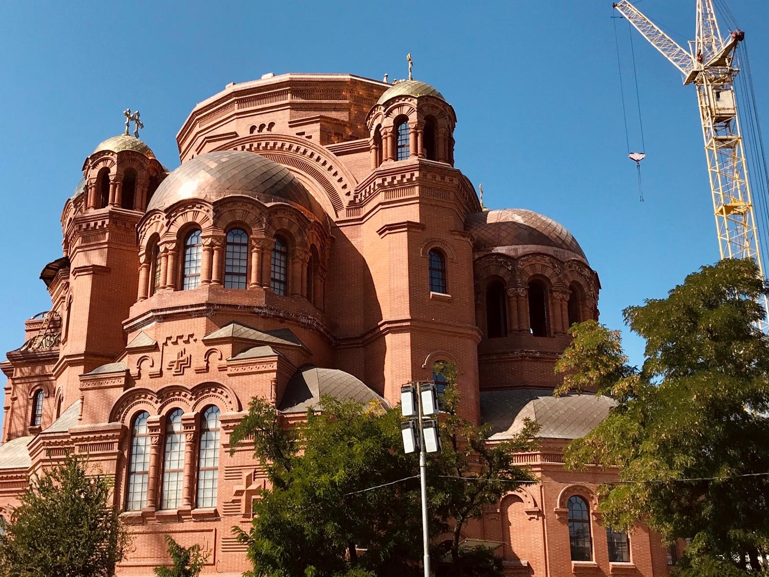 В День памяти Александра Невского Андрей Бочаров посетил кафедральный собор имени благоверного князя