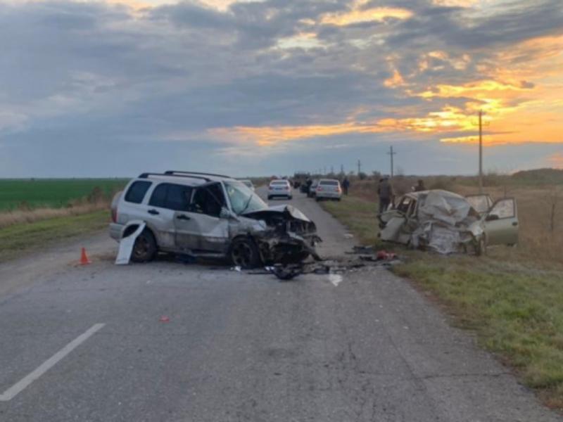 Водитель Daewoo и его пассажирка скончались при лобовом столкновении с кроссовером в Волгоградской области