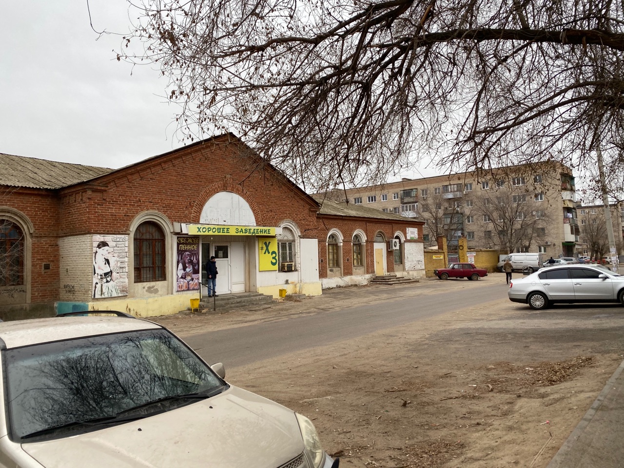 Трое волгоградцев накупили продуктов на две тысячи рублей, и расплатись фальшивыми деньгами