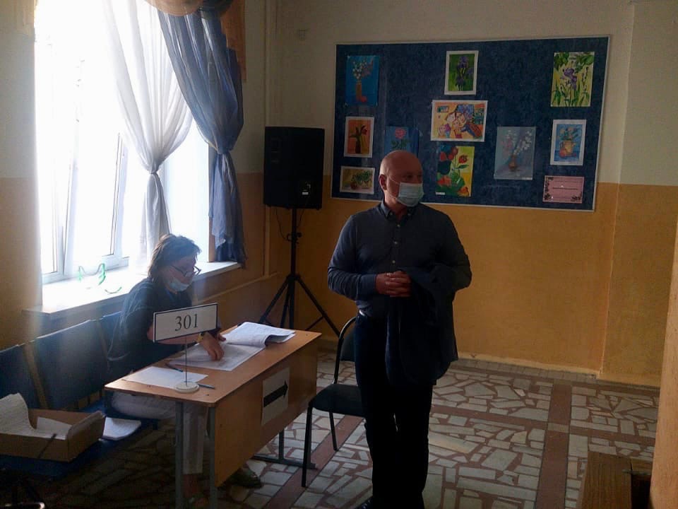 Мэр Волгограда Виталий Лихачев проголосовал на праймериз «Единой России»