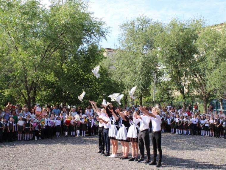 Почти 400 тысяч школьников и студентов начали учебный год в Волгограде