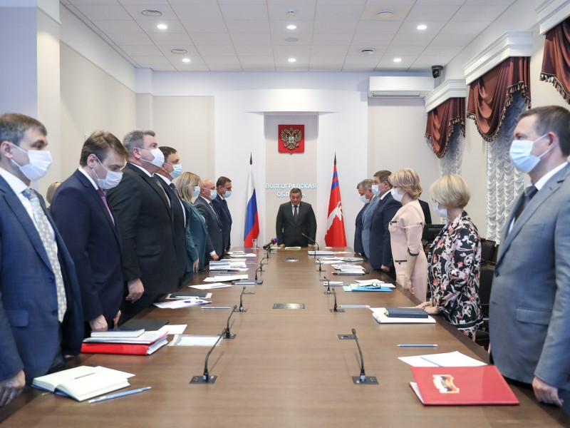 Минутой молчания почтили жертв трагедии в Перми губернатор Волгоградской области и его подчиненные