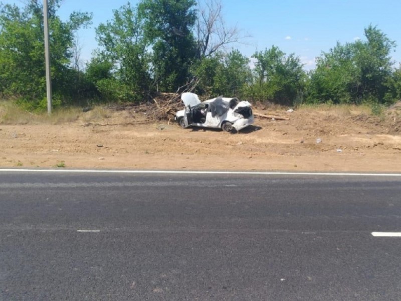 Из-за лихача на BMW перевернулся Logan под Волгоградом