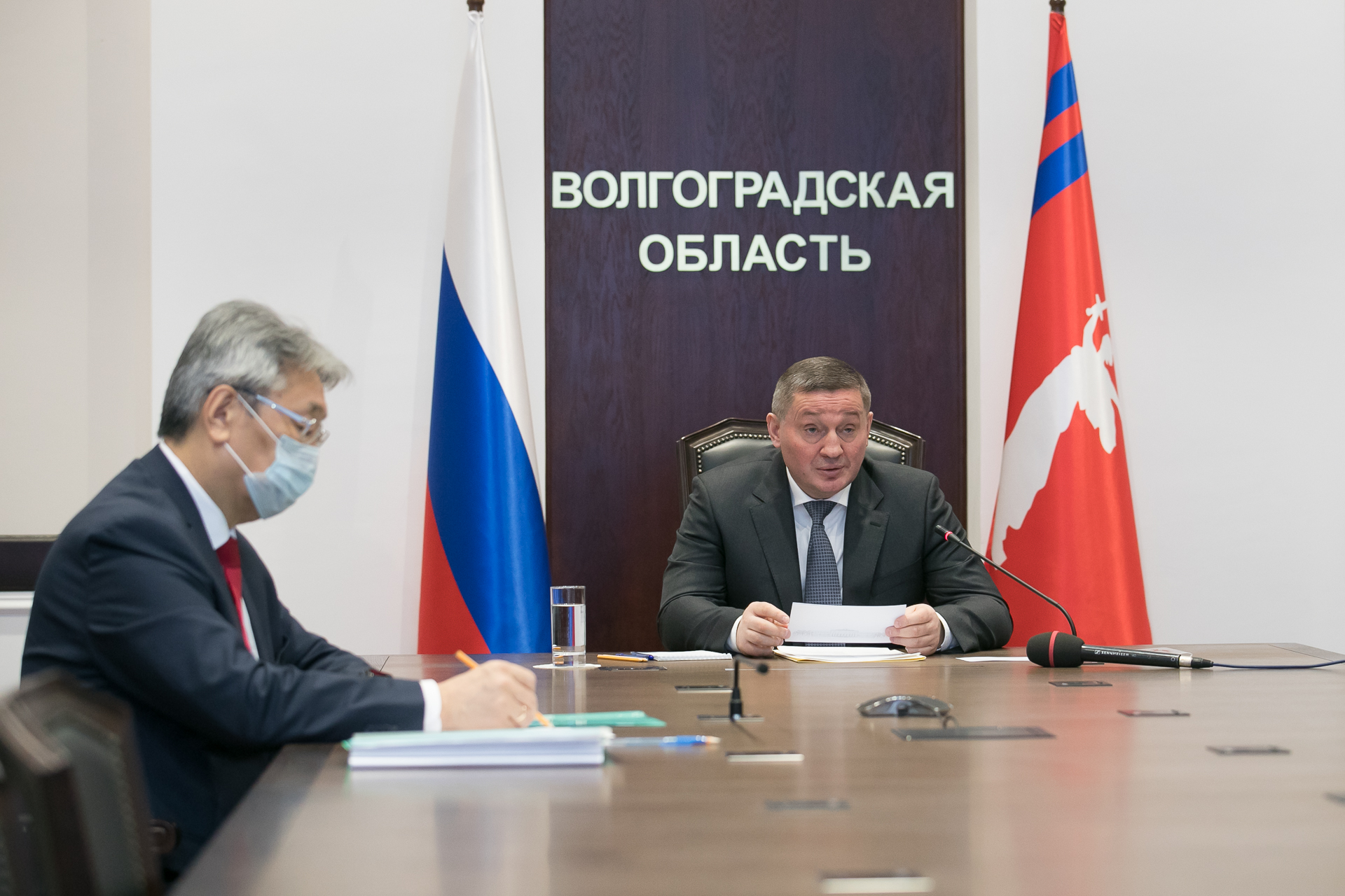 В страхе перед новогодними праздниками Андрей Бочаров привел все службы в экстренную готовность 