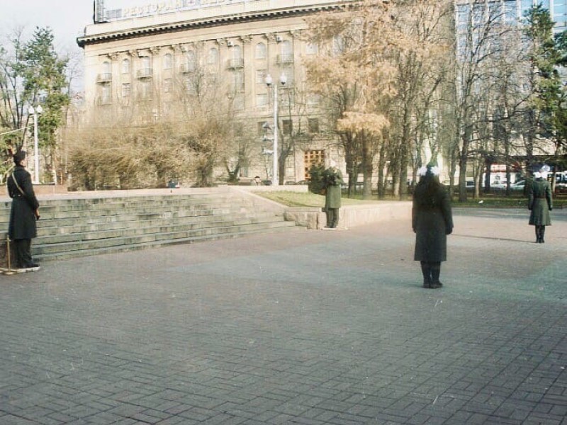 На Пост №1 у Вечного огня в Волгограде возвращаются школьники