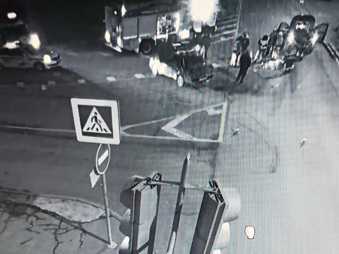 Водитель «пятнашки» проехал на красный и чуть не убил свою пассажирку в Центральном районе Волгограда